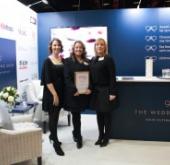 CLIP CUSTOMER WOWS JUDGES WITH EXHIBITION STAND CLIP CUSTOMER WOWS JUDGES WITH EXHIBITION STAND